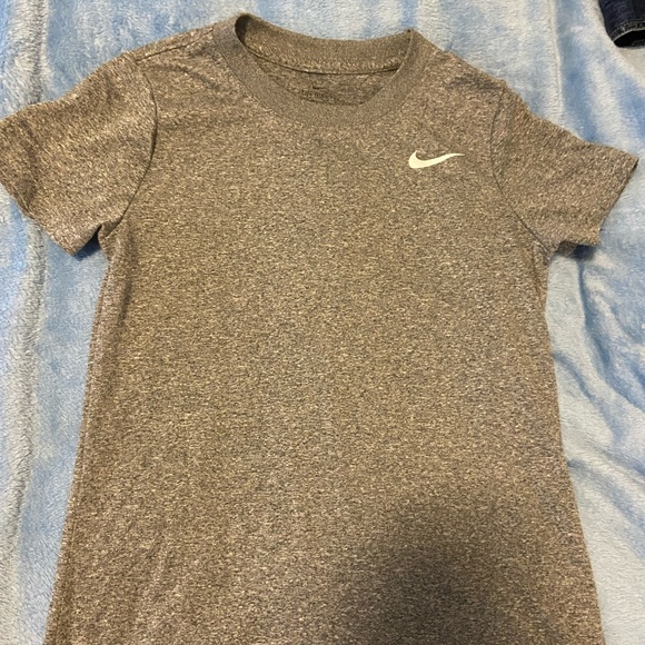 2 Nike dry fit tees. - Picture 4 of 4